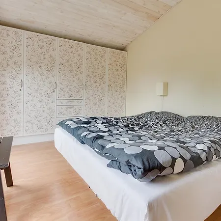 Three-bedroom Holiday In * Hals