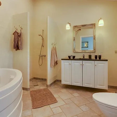 Three-bedroom Holiday In * Hals