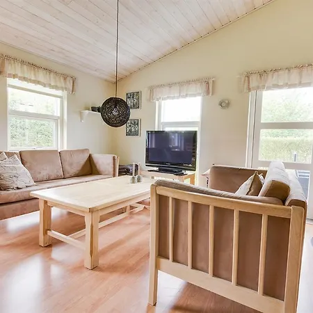 Three-bedroom Holiday In * Hals