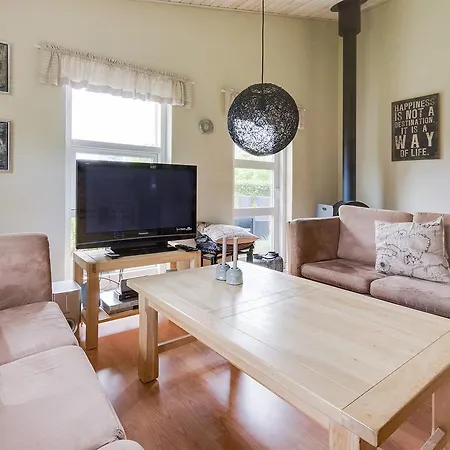 Three-bedroom Holiday In * Hals